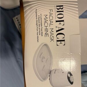 White Facial Mask Machine